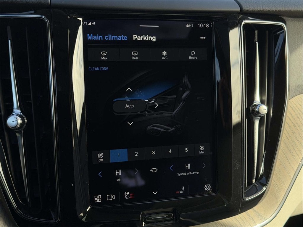 2023 Volvo XC60 B5 Plus Dark Theme