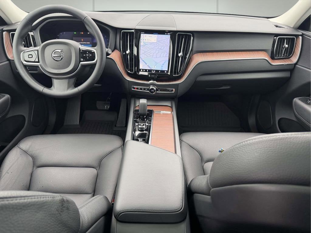 2023 Volvo XC60 B5 Plus Dark Theme
