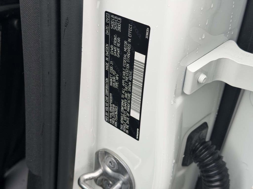 2023 Volvo XC60 B5 Plus Dark Theme