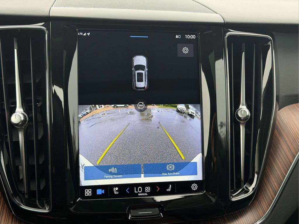 2023 Volvo XC60 B5 Plus Dark Theme