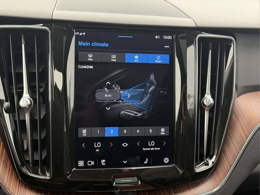 2023 Volvo XC60 B5 Plus Dark Theme