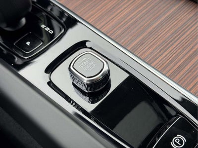 2023 Volvo XC60 B5 Plus Dark Theme