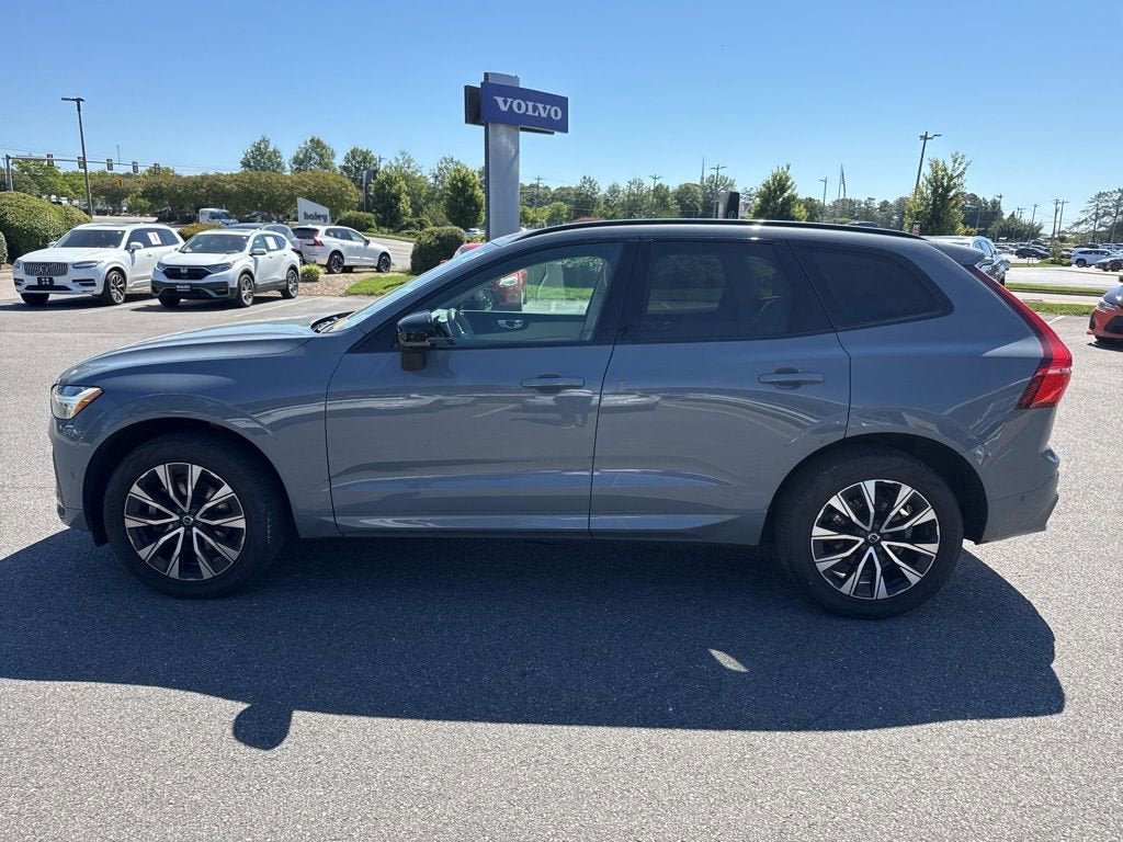 2023 Volvo XC60 B5 Plus Dark Theme