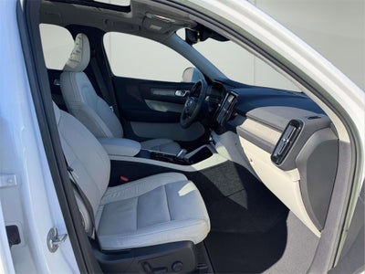 2023 Volvo XC40 B5 Plus Bright Theme