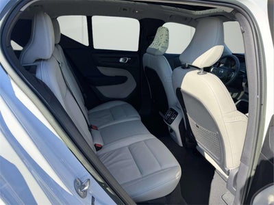 2023 Volvo XC40 B5 Plus Bright Theme