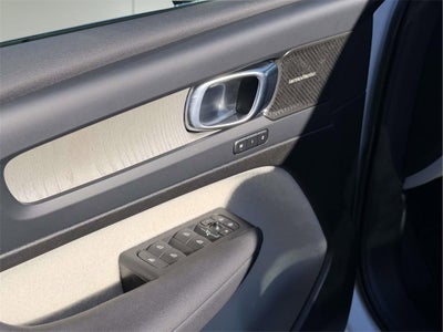 2023 Volvo XC40 B5 Plus Bright Theme