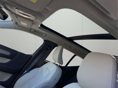 2023 Volvo XC40 B5 Plus Bright Theme