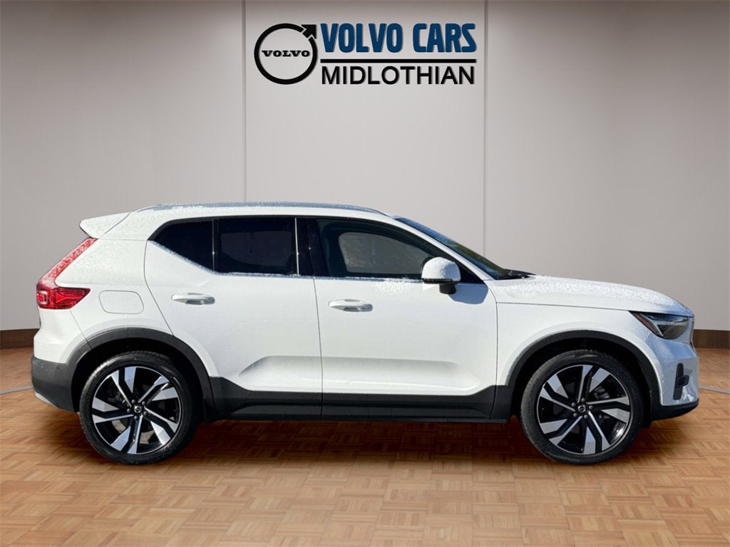 2023 Volvo XC40 B5 Plus Bright Theme