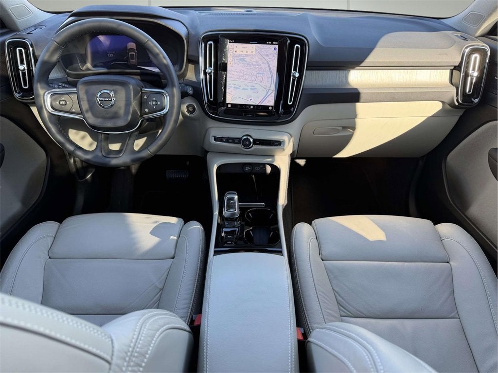 2023 Volvo XC40 B5 Plus Bright Theme