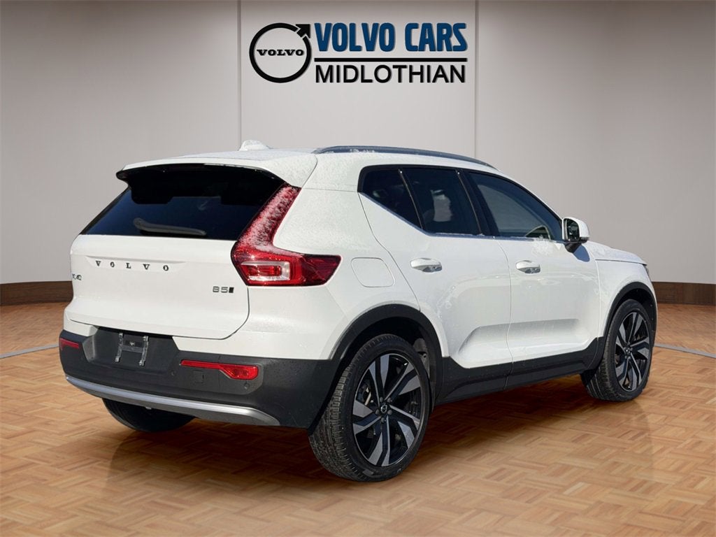 2023 Volvo XC40 B5 Plus Bright Theme