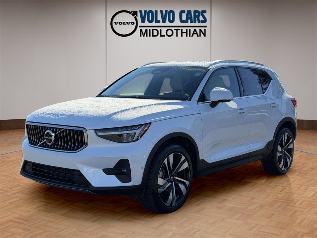 2023 Volvo XC40 B5 Plus Bright Theme