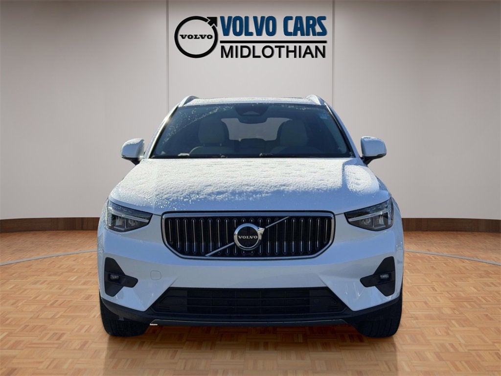 2023 Volvo XC40 B5 Plus Bright Theme