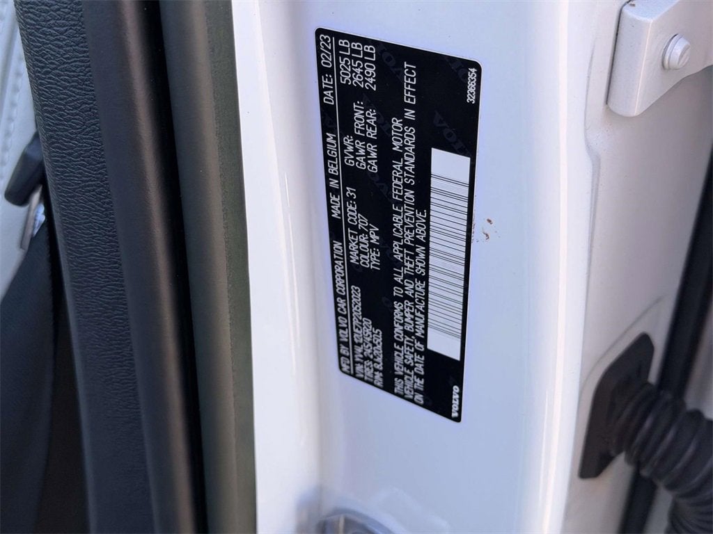 2023 Volvo XC40 B5 Plus Bright Theme