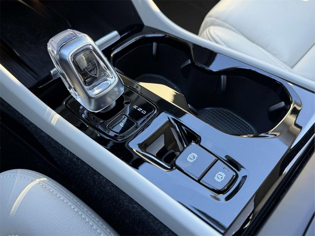 2023 Volvo XC40 B5 Plus Bright Theme