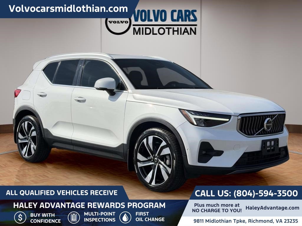2023 Volvo XC40 B5 Plus Bright Theme