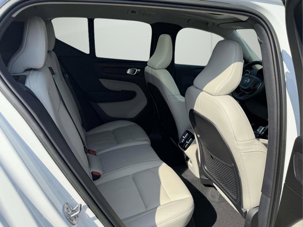 2023 Volvo XC40 B5 Plus Bright Theme