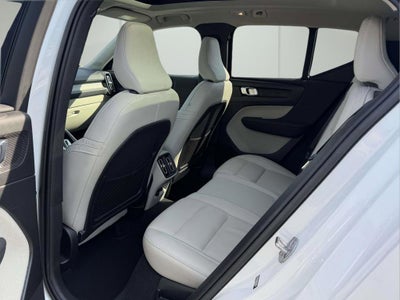 2023 Volvo XC40 B5 Plus Bright Theme
