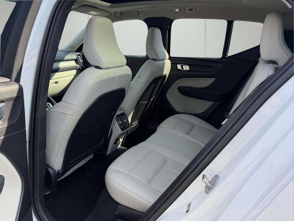 2023 Volvo XC40 B5 Plus Bright Theme