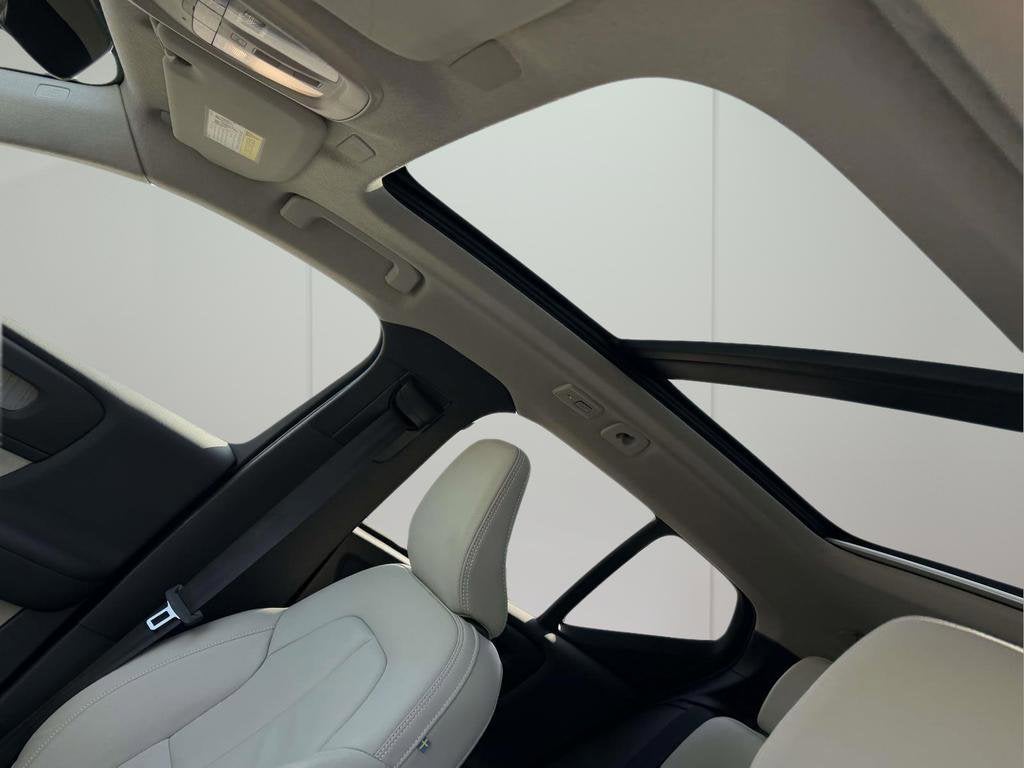 2023 Volvo XC40 B5 Plus Bright Theme