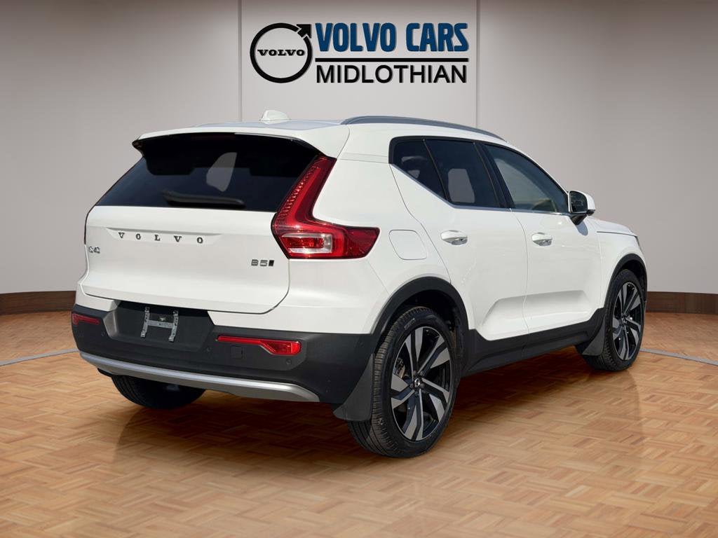 2023 Volvo XC40 B5 Plus Bright Theme