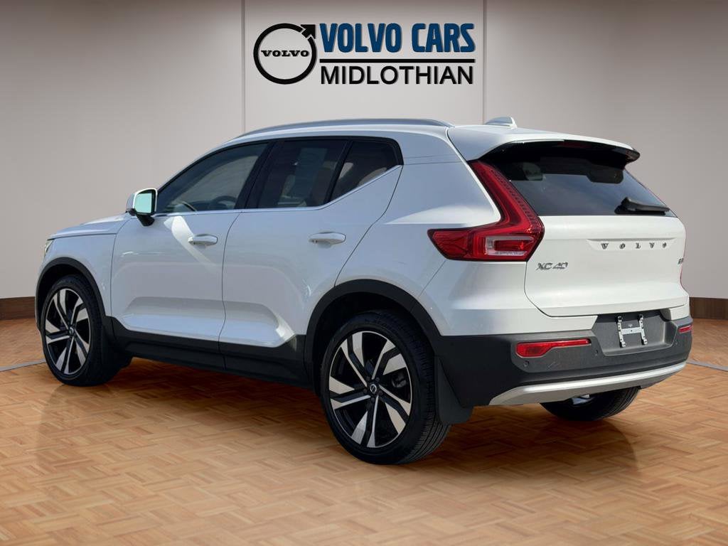 2023 Volvo XC40 B5 Plus Bright Theme