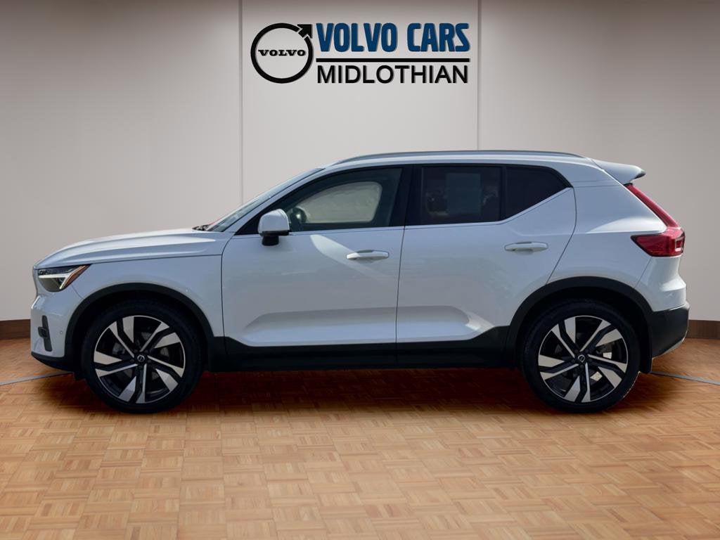 2023 Volvo XC40 B5 Plus Bright Theme