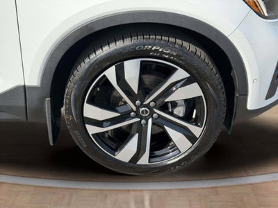 2023 Volvo XC40 B5 Plus Bright Theme