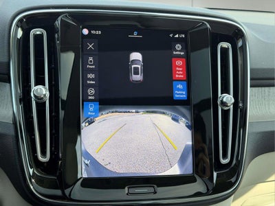 2023 Volvo XC40 B5 Plus Bright Theme