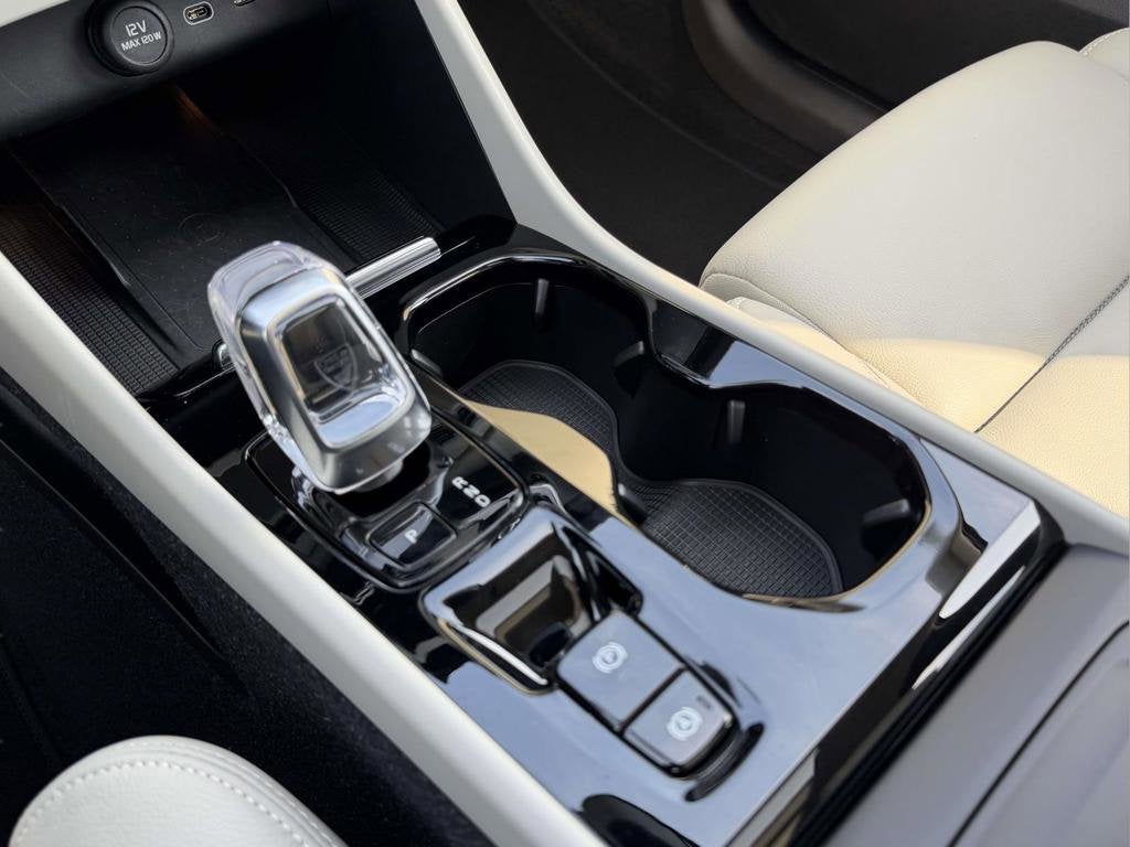 2023 Volvo XC40 B5 Plus Bright Theme