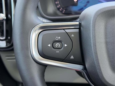 2023 Volvo XC40 B5 Plus Bright Theme