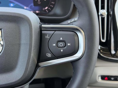 2023 Volvo XC40 B5 Plus Bright Theme
