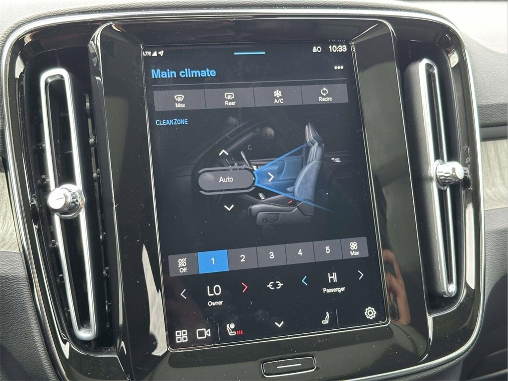 2023 Volvo XC40 B5 Plus Bright Theme