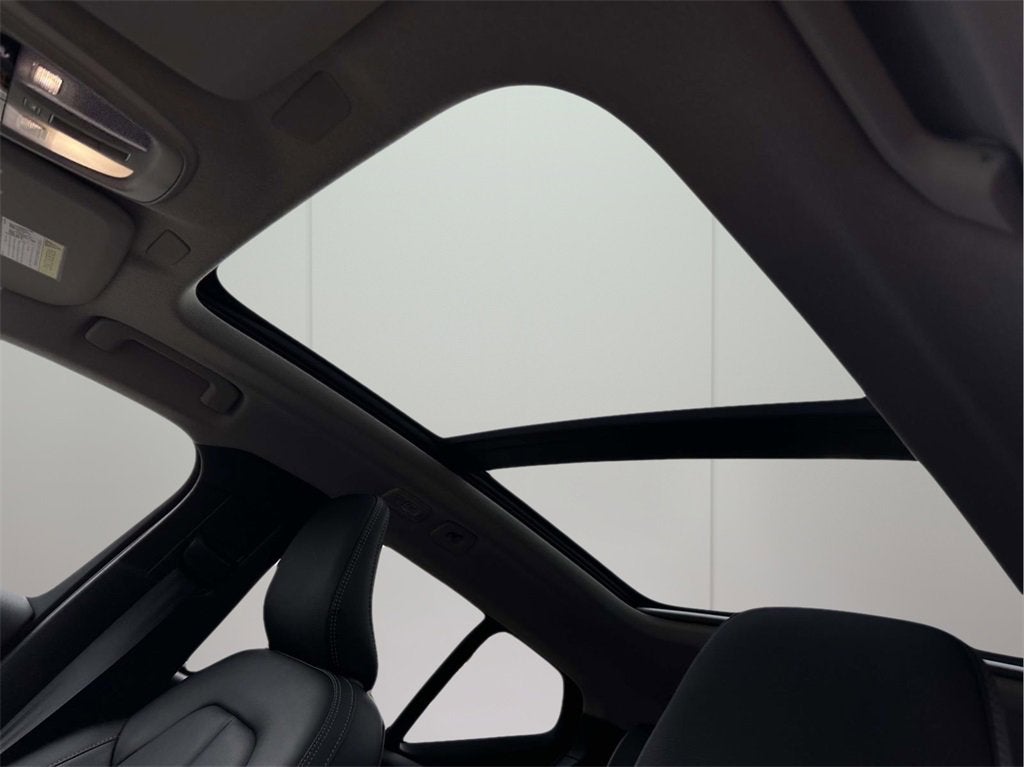 2023 Volvo XC40 B5 Plus Bright Theme