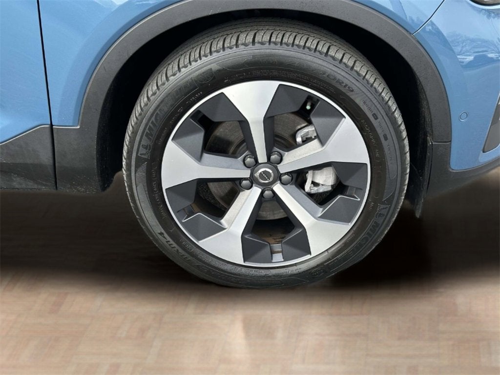 2023 Volvo XC40 B5 Plus Bright Theme