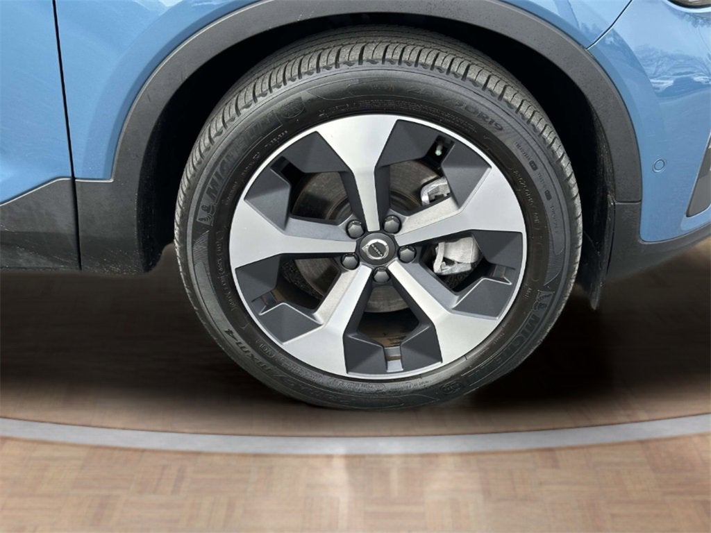 2023 Volvo XC40 B5 Plus Bright Theme