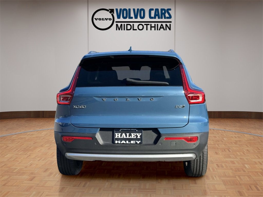 2023 Volvo XC40 B5 Plus Bright Theme