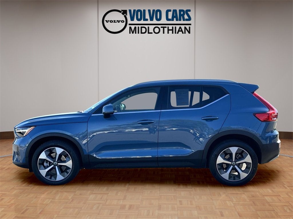 2023 Volvo XC40 B5 Plus Bright Theme