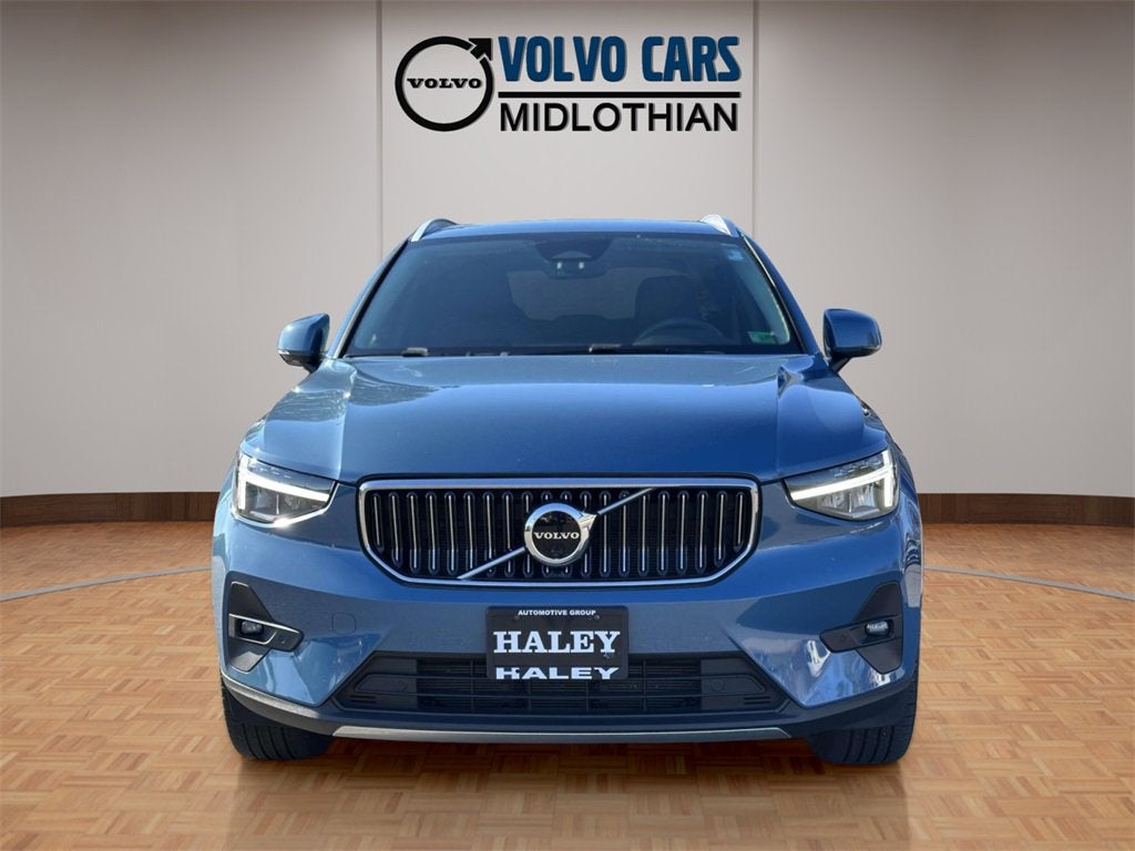 2023 Volvo XC40 B5 Plus Bright Theme