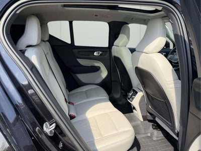 2023 Volvo XC40 B5 Plus Bright Theme