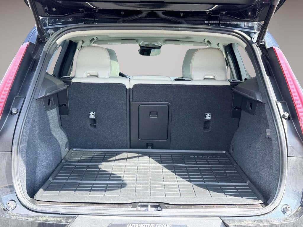 2023 Volvo XC40 B5 Plus Bright Theme