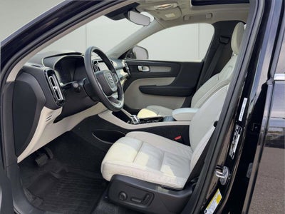 2023 Volvo XC40 B5 Plus Bright Theme