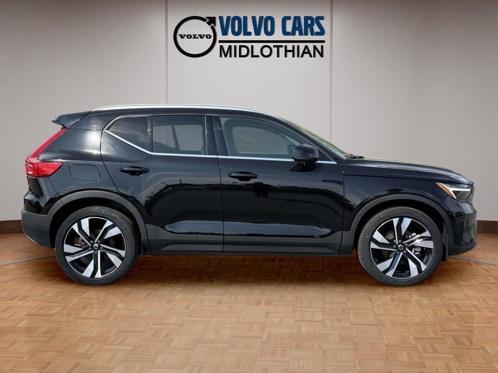 2023 Volvo XC40 B5 Plus Bright Theme