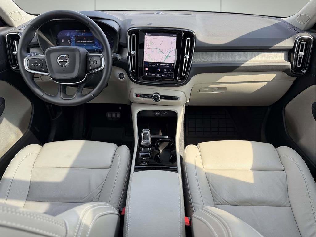 2023 Volvo XC40 B5 Plus Bright Theme