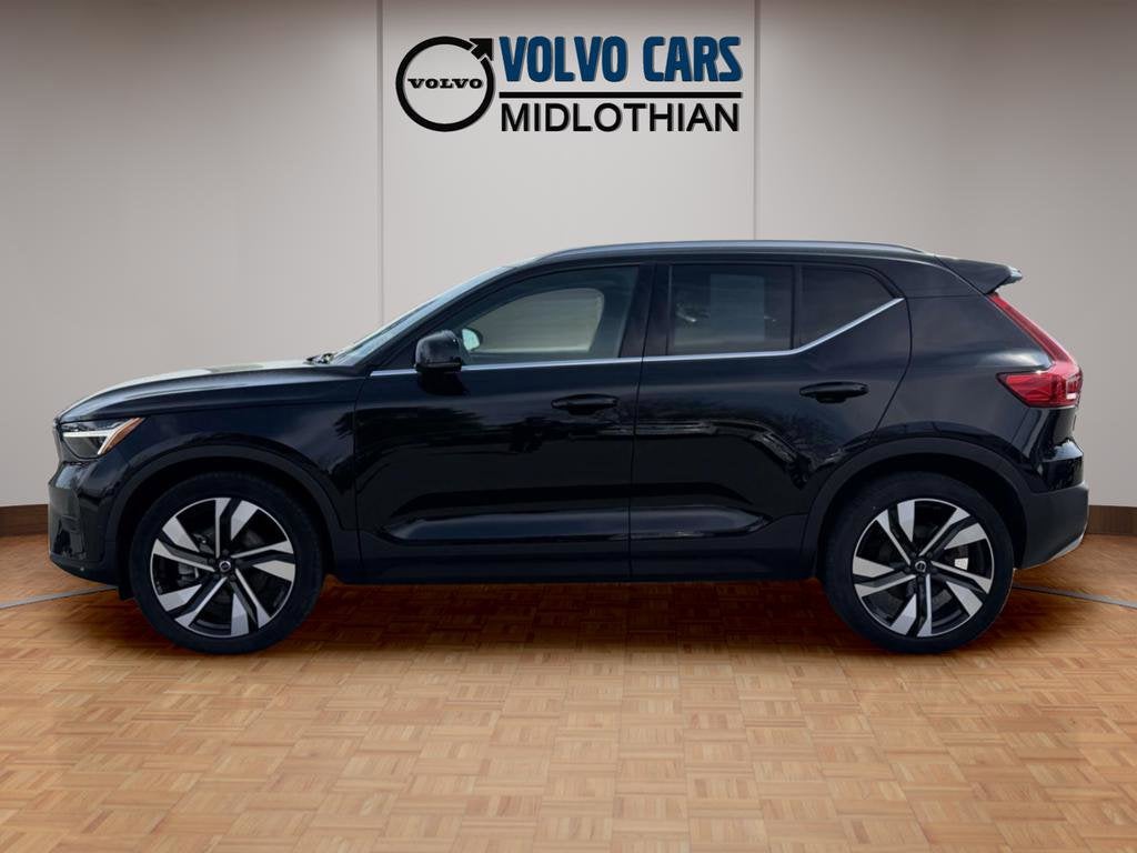 2023 Volvo XC40 B5 Plus Bright Theme