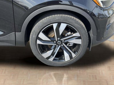 2023 Volvo XC40 B5 Plus Bright Theme