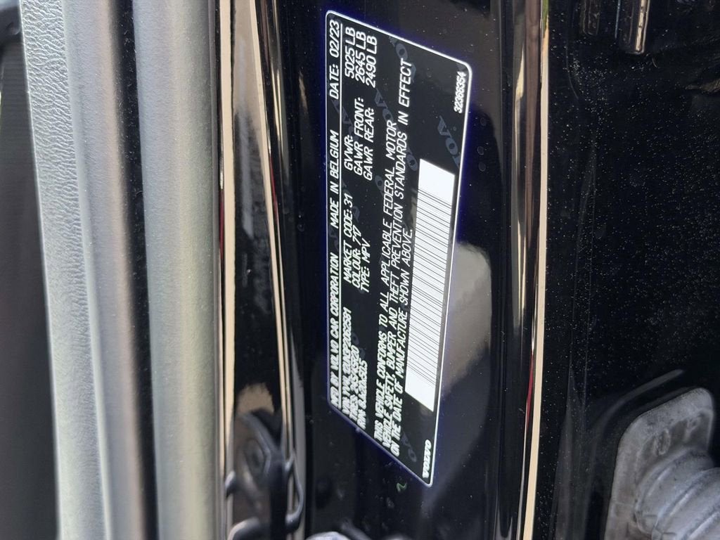 2023 Volvo XC40 B5 Plus Bright Theme