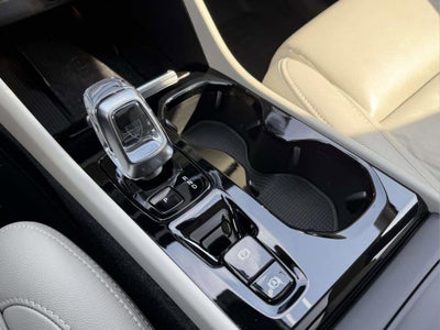 2023 Volvo XC40 B5 Plus Bright Theme