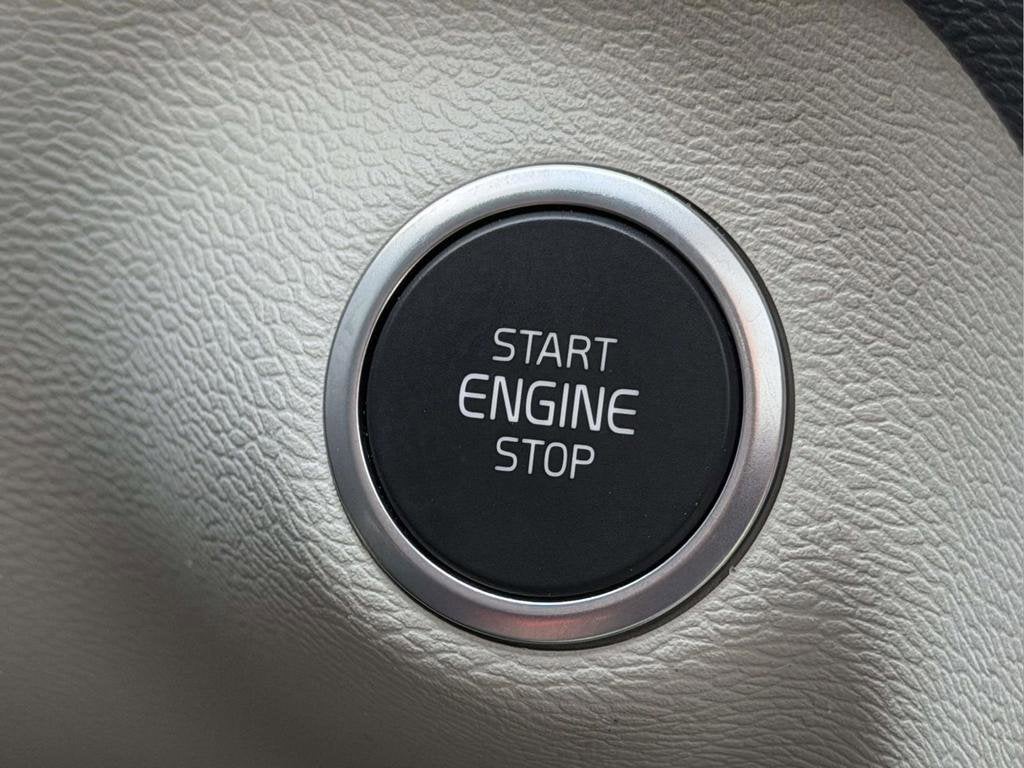 2023 Volvo XC40 B5 Plus Bright Theme