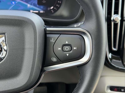 2023 Volvo XC40 B5 Plus Bright Theme