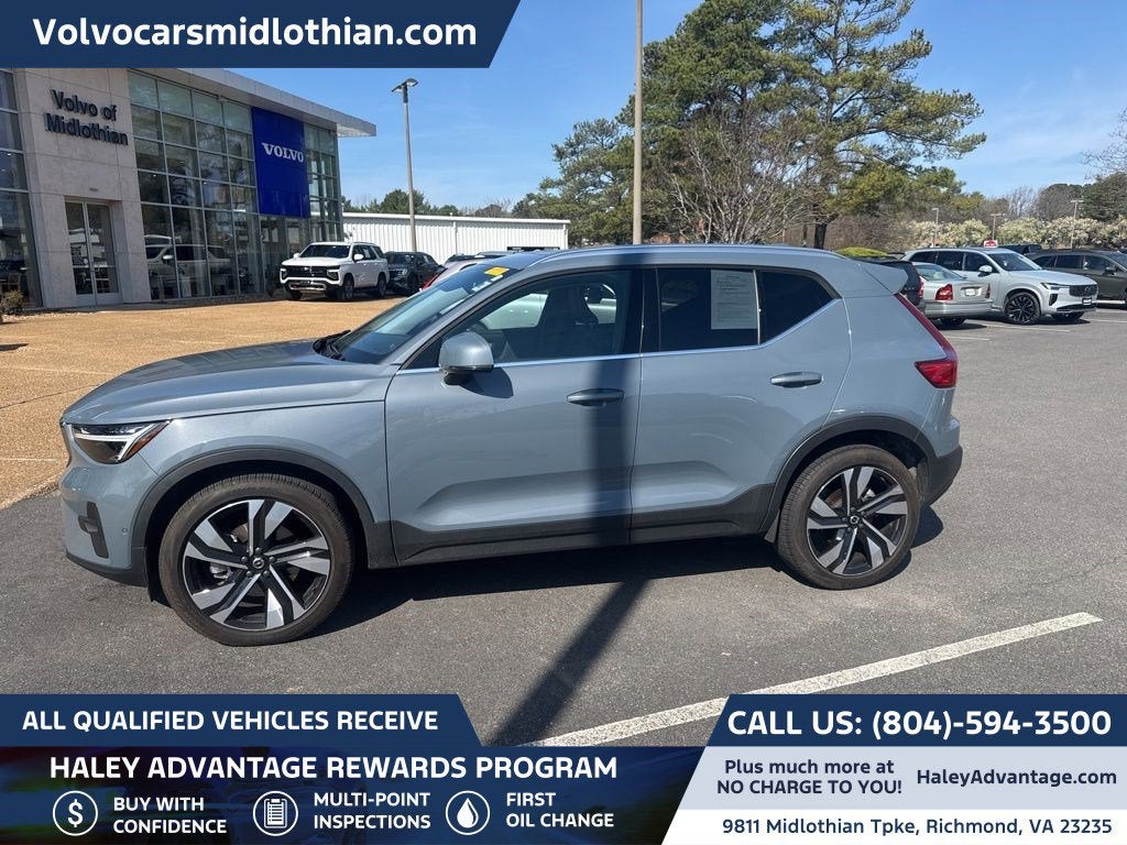 2023 Volvo XC40 B5 Plus Bright Theme